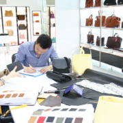 โรงงานผลิตกระเป๋าพิจารณาอะไรบ้าง ก่อนเลือกหนังแต่ละชนิด ?